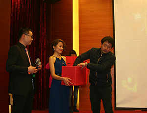 開心的抽獎(jiǎng)環(huán)節(jié)