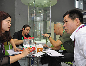 展會(huì)中與客戶溝通了解