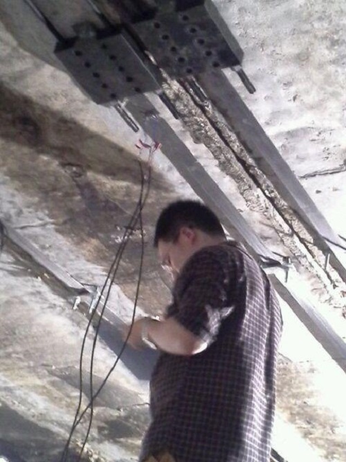 曼卡特預(yù)應(yīng)力碳纖維板施工