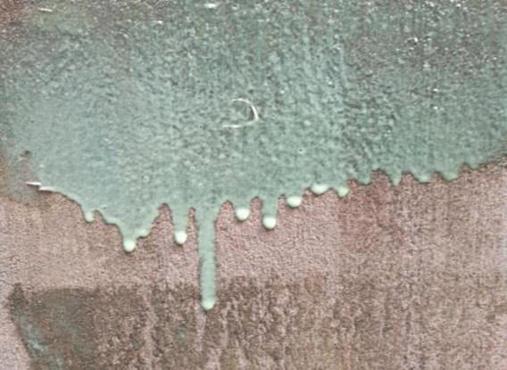 用涂料滾筒按W型軌跡涂刷可防止滴落節(jié)約膠水