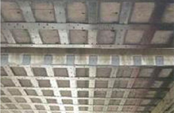 粘鋼法加固房屋現(xiàn)場(chǎng)圖