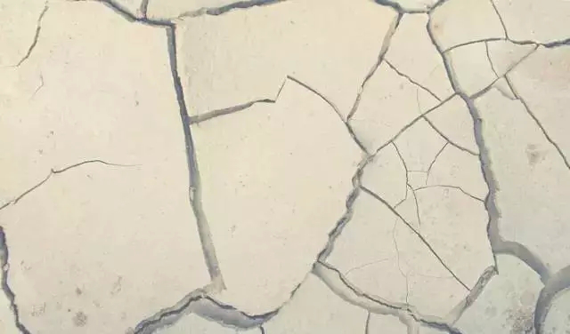 如何應(yīng)對混凝土有害裂縫和無害裂縫