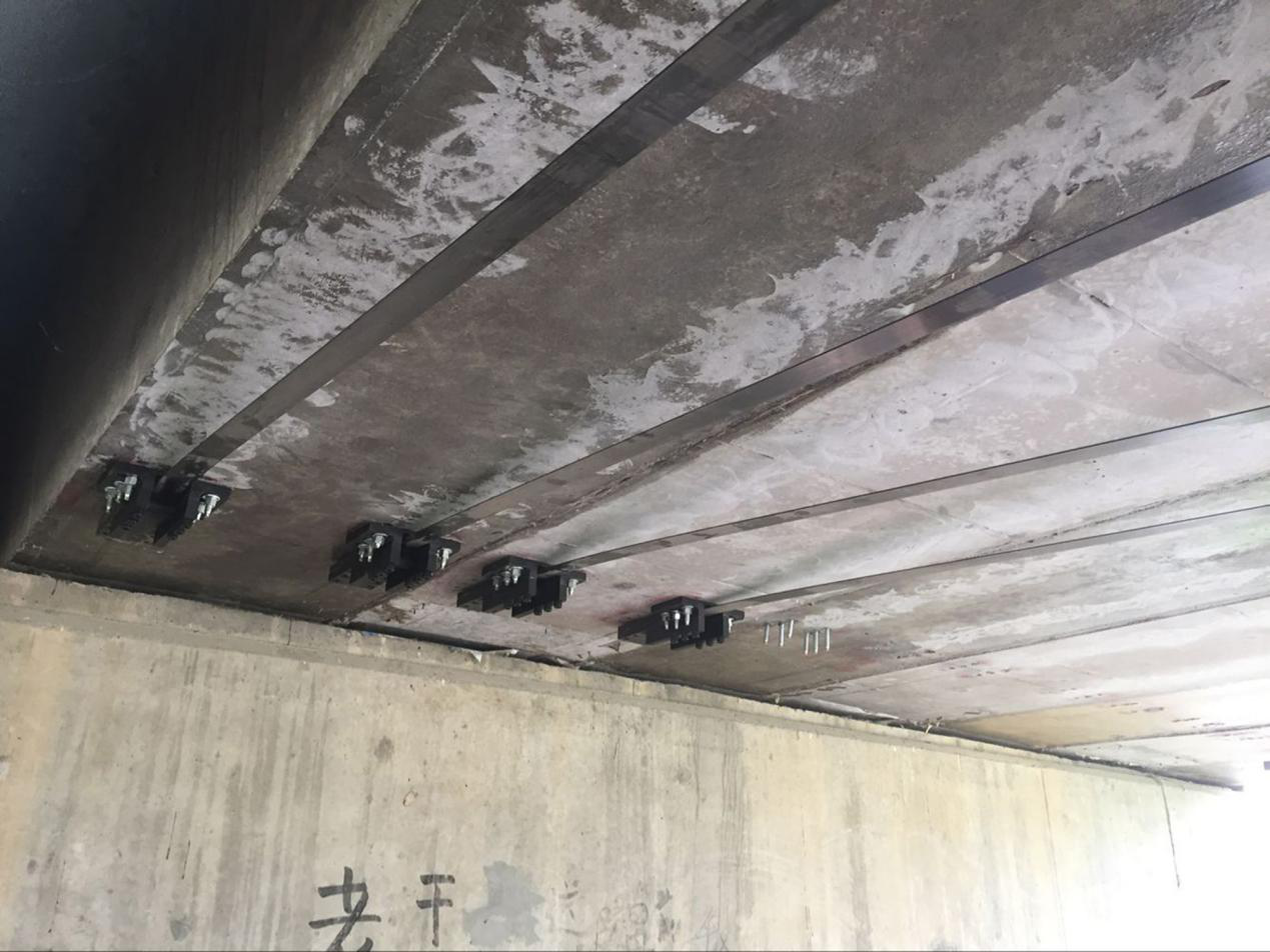 橋梁加固工程如何使用預(yù)應(yīng)力碳纖維板加固法