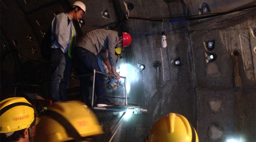 無微不至，曼卡特技術(shù)正在對福州地鐵使用曼卡特植筋膠提供免費技術(shù)服務(wù)