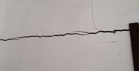 房屋出現(xiàn)有害裂縫不要急，碳纖維布解決問題