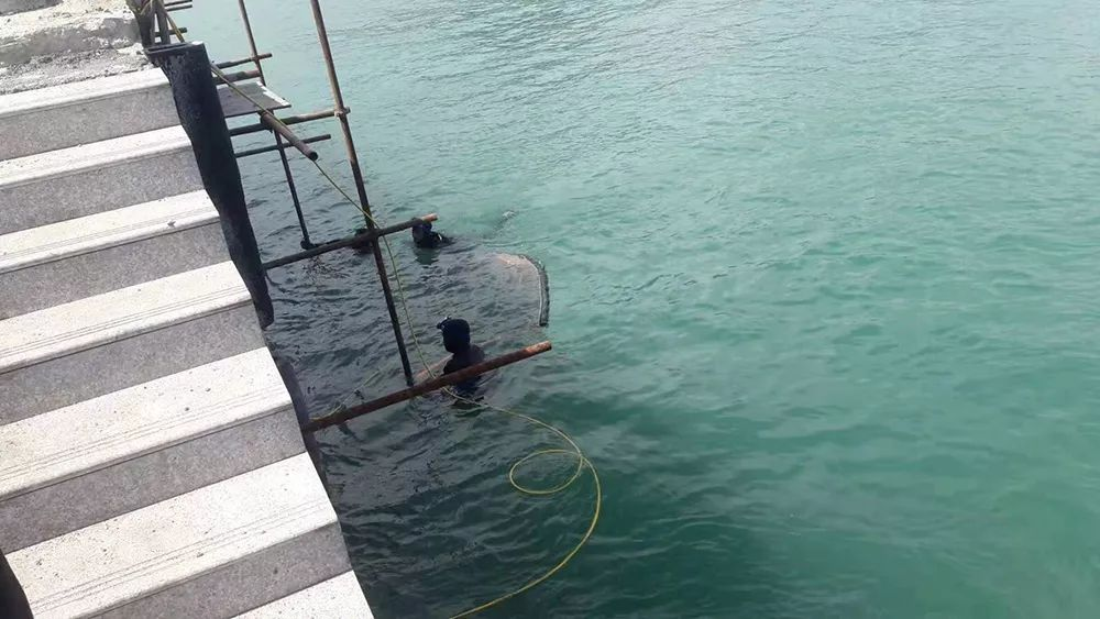 海南三亞南山旅游區(qū)游艇碼頭修補(bǔ)