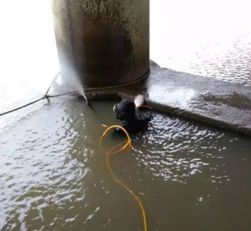 水下超級英雄碳纖維布，加固海洋建筑的隱形力量