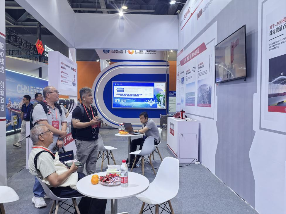 香港客戶蒞臨大灣區(qū)橋隧展曼卡特展臺(tái) 共探基建材料技術(shù)新突破