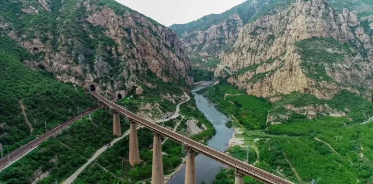 加固材料知名品牌曼卡特粘鋼膠護航京張高鐵成為中國新時代100大建筑